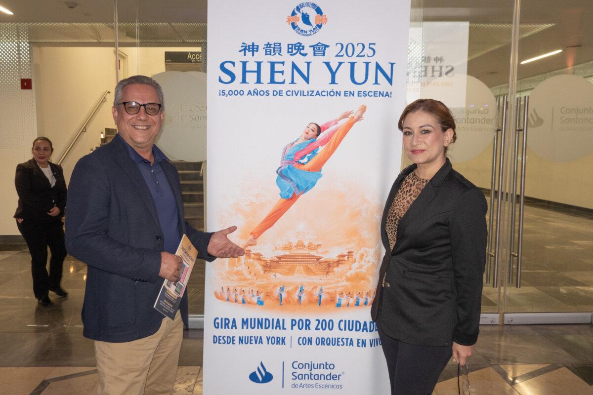 Carlos Suro and Cintia Franco enjoyed Shen Yun's evening performance at the Conjunto Santander Artes Escénicas on May 6, 2025. (Jane Yang/The Epoch Times)