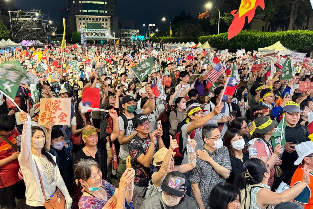 More Than 1 Million Taiwanese Sign Petitions to Recall Alleged Pro-Communist China Legislators