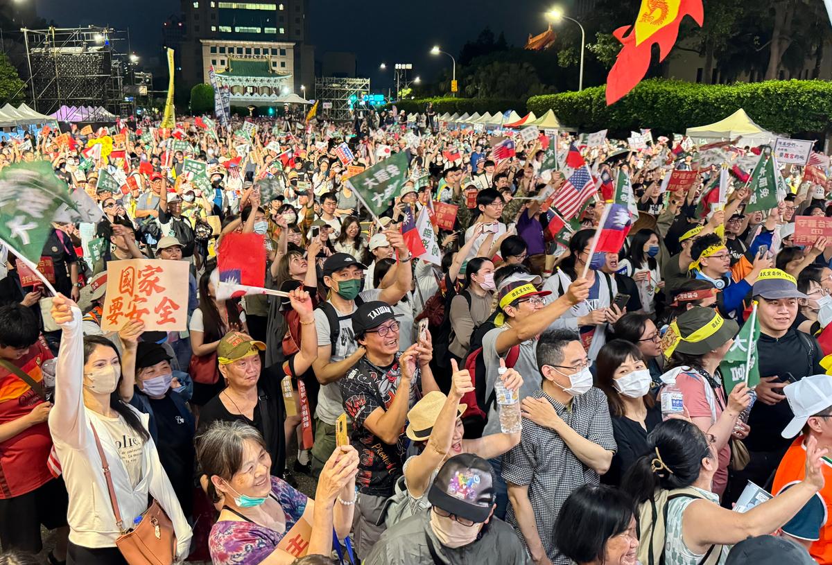 More Than 1 Million Taiwanese Sign Petitions to Recall Alleged Pro-Communist China Legislators thumbnail