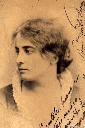 An 1885 photograph of Romilda Pantaleoni, taken by Giovan Battista Ganzini. She played Anna in "Le Villi." (Public Domain)