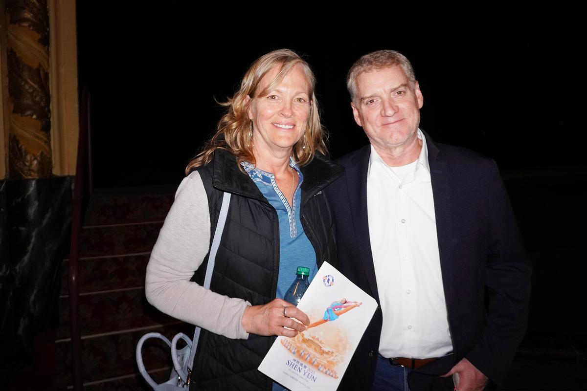 Theatergoers in Providence Entertained by Shen Yun, Educated on Persecution in China