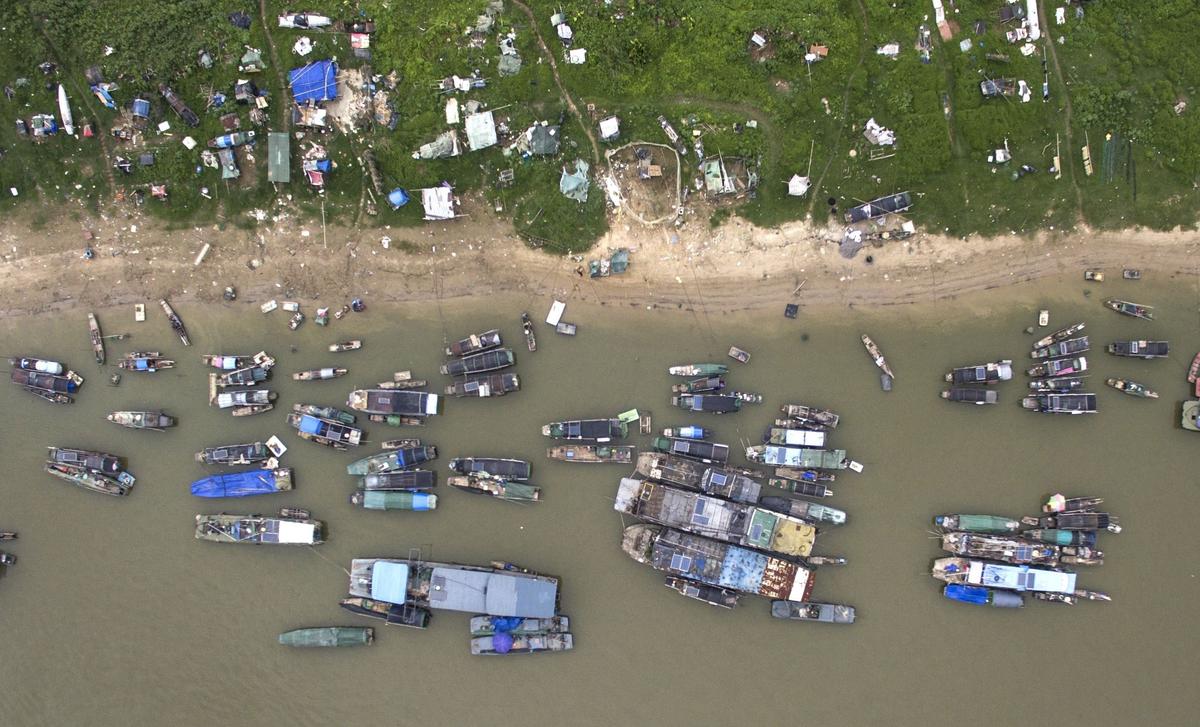 Thousands of Villagers in China Clash With Police Over Fishing Boat Relocation
