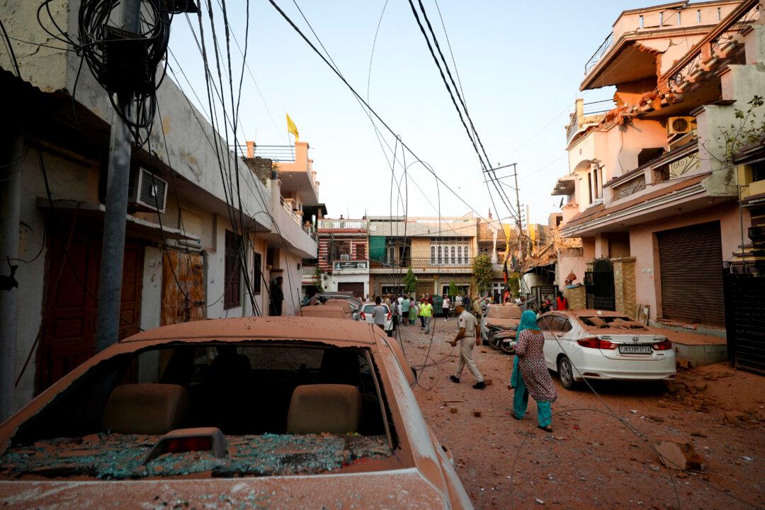 India, Pakistan Adhere to Fragile Cease-Fire as Trump Offers to Help Both Sides