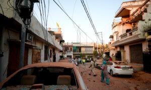 India, Pakistan Adhere to Fragile Cease-Fire as Trump Offers to Help Both Sides