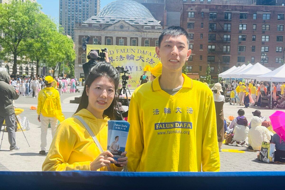 Sandzoo and his wife (Zhao Fenni/The Epoch Times) in Union Square, New York City, May 11, 2025.