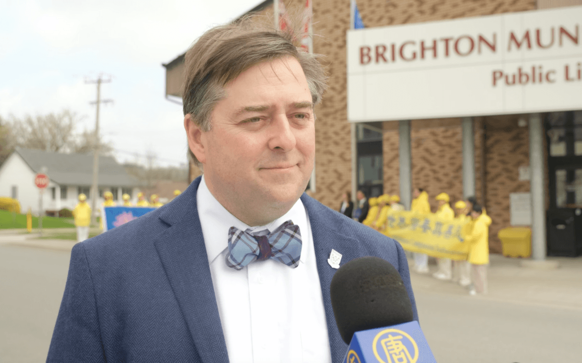 Brighton Mayor Brian Ostrander at a flag-raising event in Brighton, Ont., to mark the 33rd Annual World Falun Dafa Day on May 2, 2025. (NTD/The Epoch times)