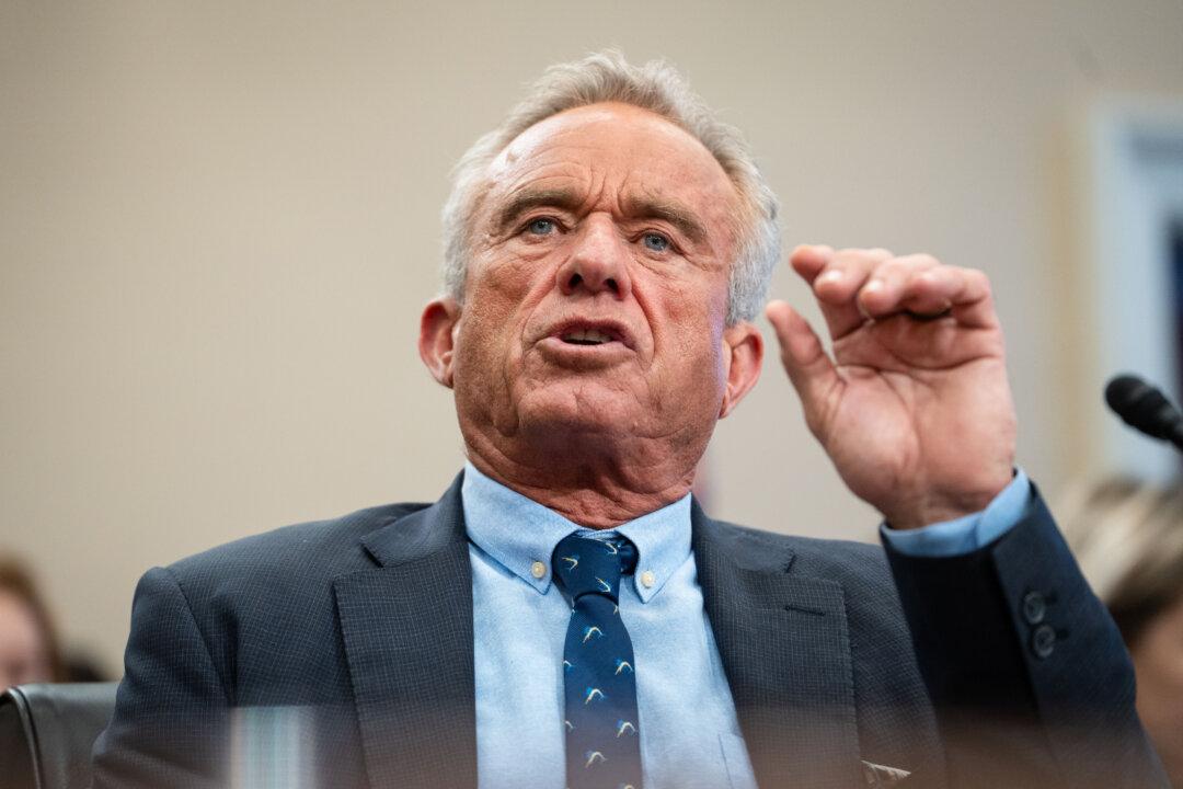 US to Stop Providing Money to Global Vaccine Alliance Gavi: RFK Jr.