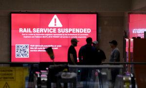 New Jersey Train Engineers Go on Strike, Halting Service in New York City Area