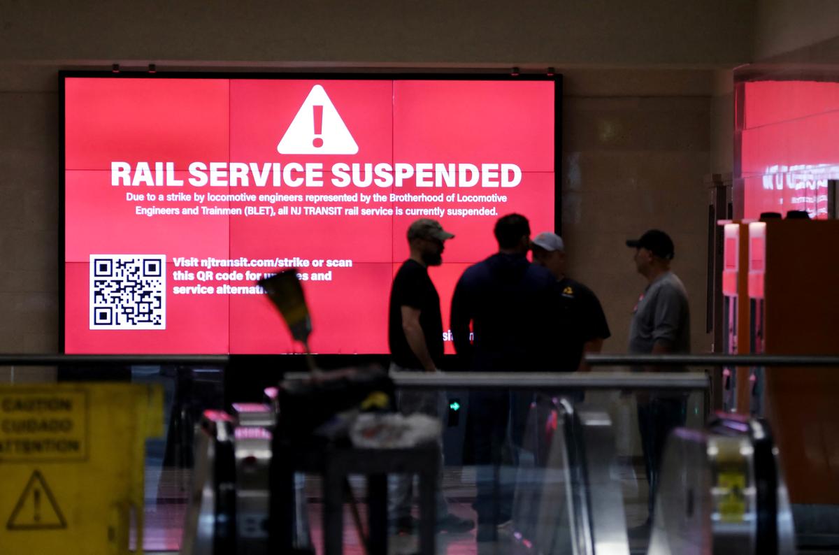 New Jersey Train Engineers Go on Strike, Halting Service in New York City Area