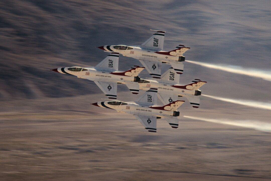‘Air Force Elite: Thunderbirds’: A Dazzling and Daring Air Show