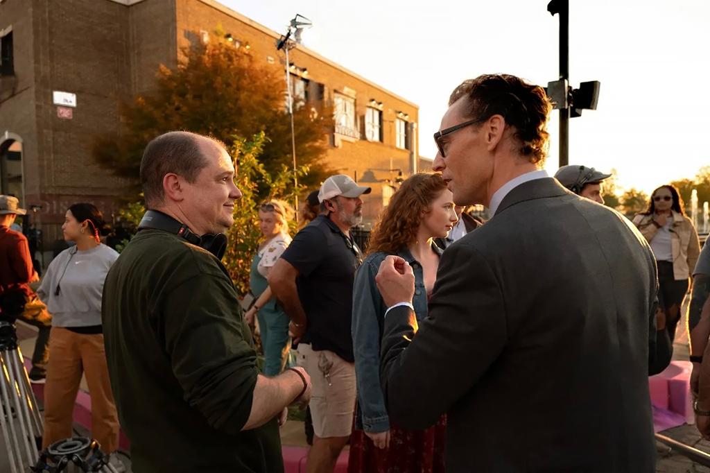 <span style="color: #000000;">Director Mike Flanagan (L) and Tom Hiddleston on the set of "The Life of Chuck." (Neon)</span>