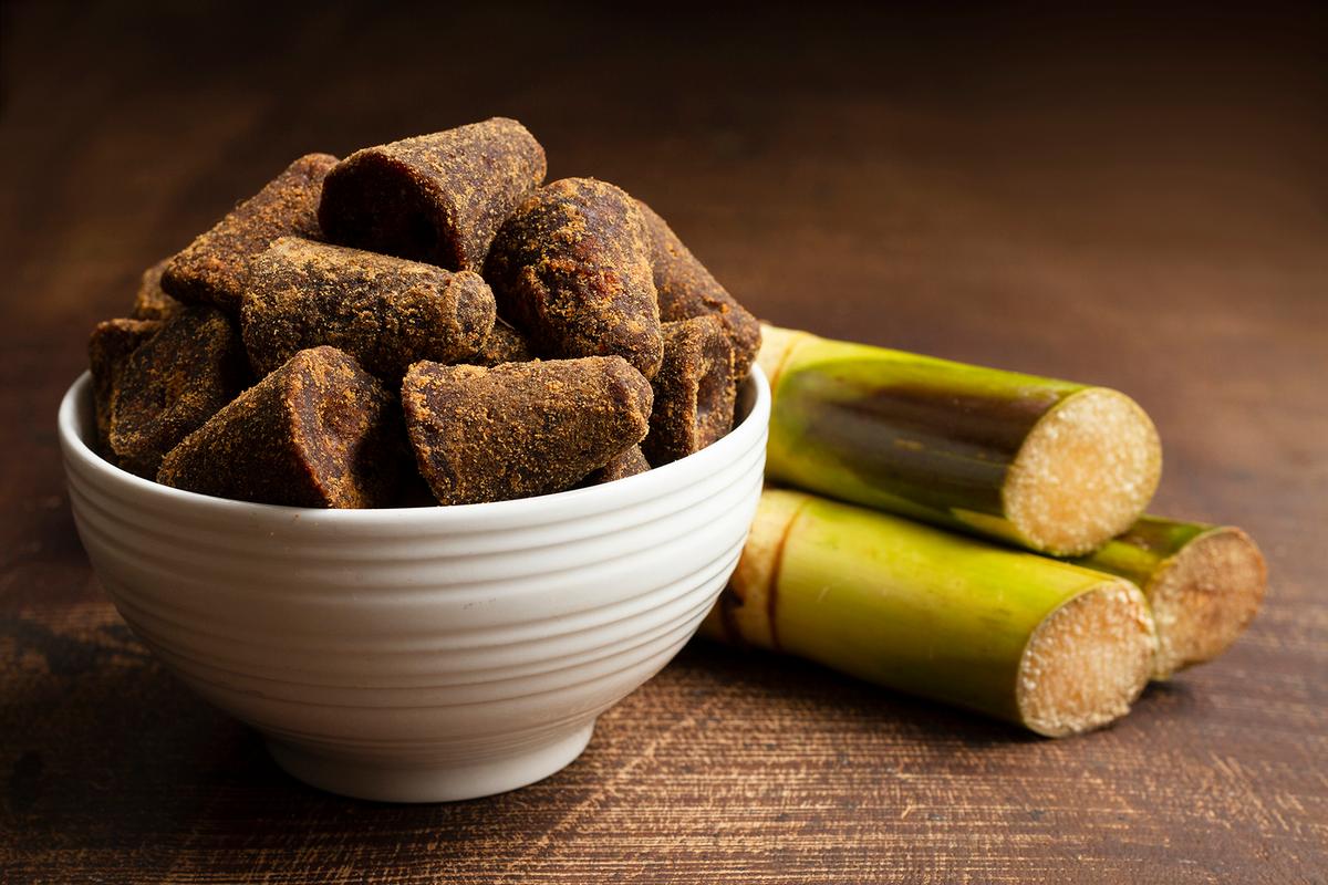 Minimally processed cane sugars like jaggery are made by boiling sugarcane juice. Much of the world's sugarcane is still harvested by hand. (Freepik)