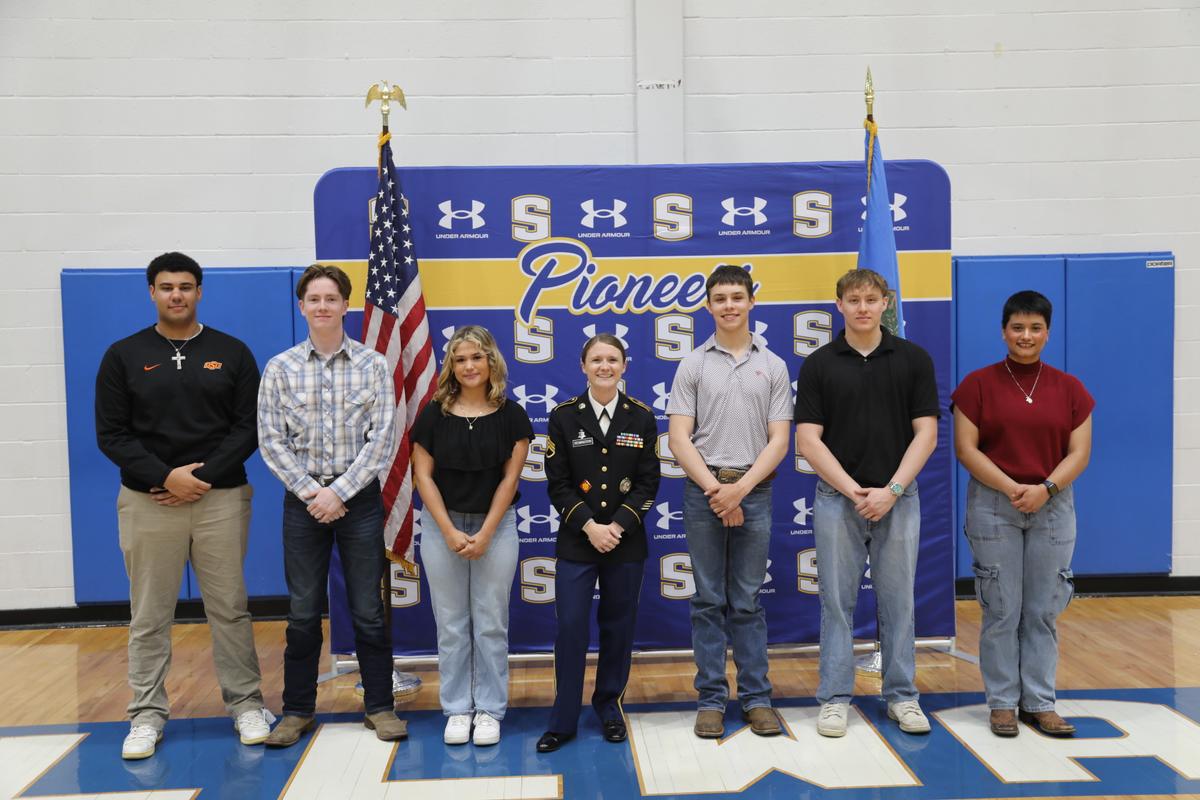 Oklahoma High School Holds Signing Ceremonies Not for Athletes, But for Military Recruits