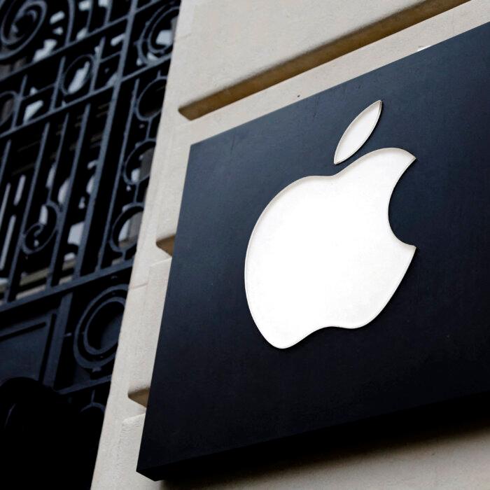 Trump Threatens Apple With 25 Percent Tariff