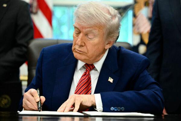 Trump Signs Order Telling Federal Agencies to Engage in ‘Gold Standard’ Science