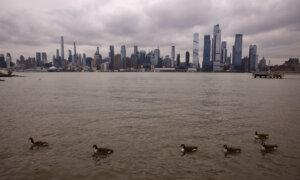 Sewage Vessel Explodes in New York City, Killing 1; Legal Experts Analyze Trump-Harvard Dispute