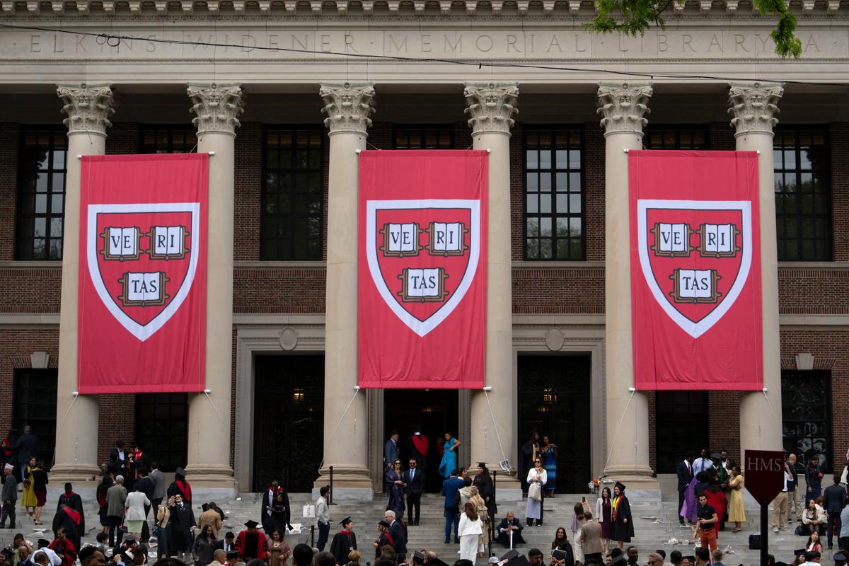 Trump Suspends Visas for New Harvard International Students