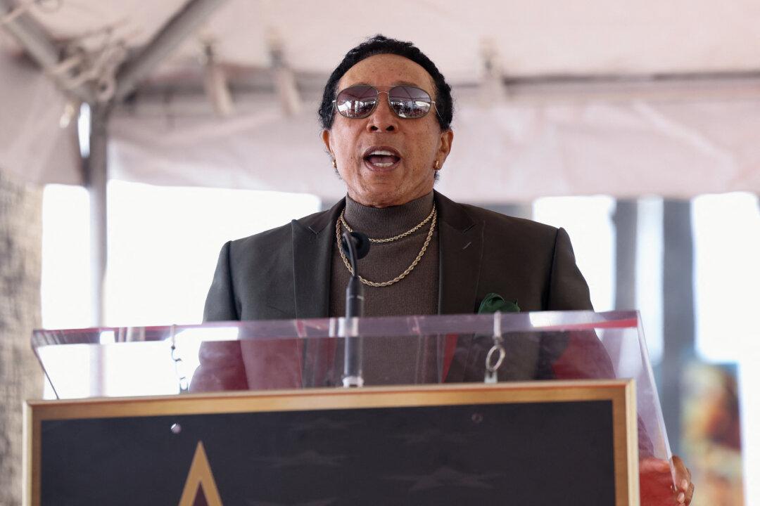 4 Housekeepers Accuse Smokey Robinson of Sexual Assault