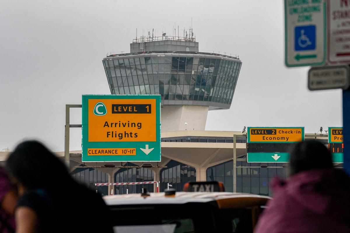 FAA Seeks Cap on Newark Airport Flights After Airline Talks