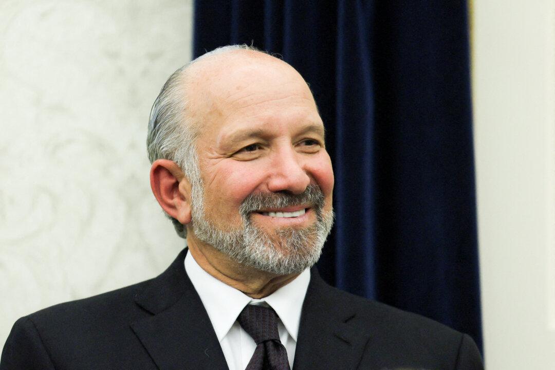 Lutnick Says Tariffs Are Not Going Away Despite Legal Woes