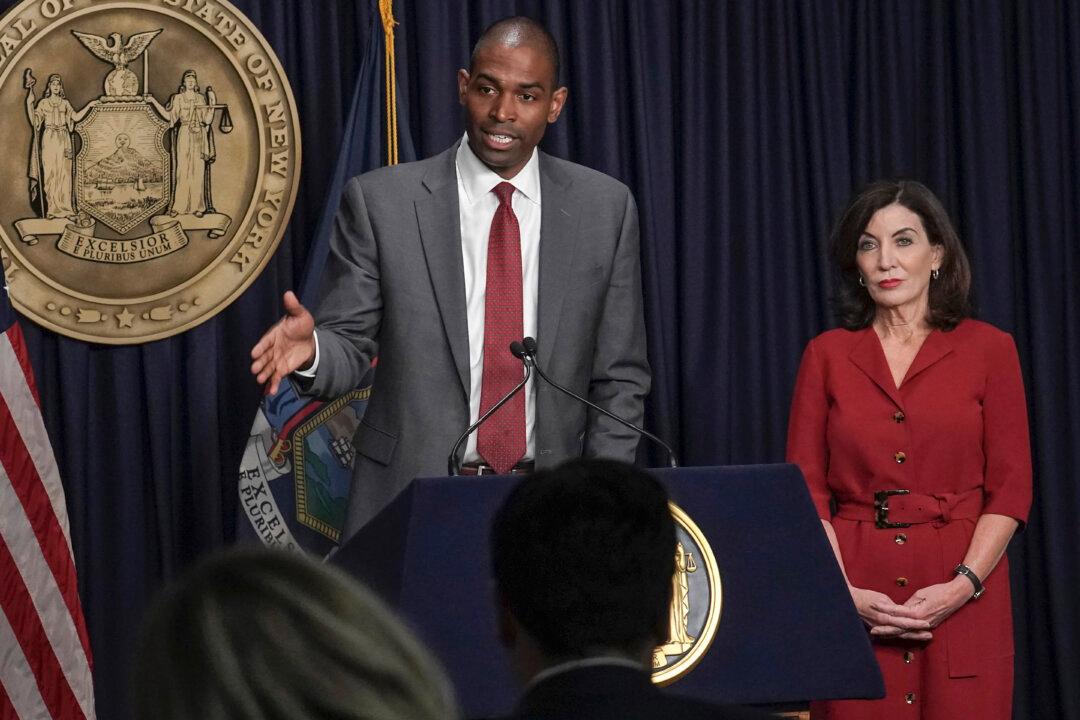 New York Governor Faces Primary Challenge From Second in Command