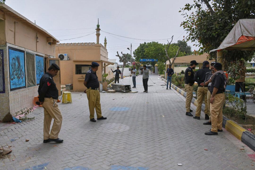 Over 100 Inmates Escape From Pakistan Prison After Earthquake Evacuation in Karachi