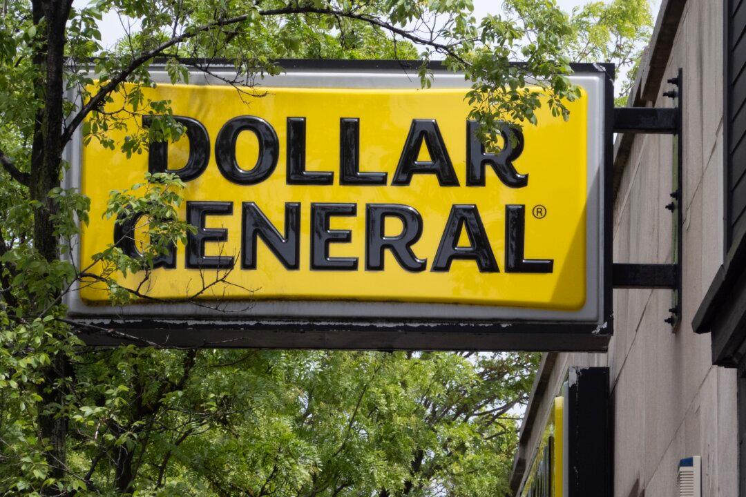 Dollar General Beats Trend, Lifts Guidance as Higher-Income Shoppers Seek Bargains