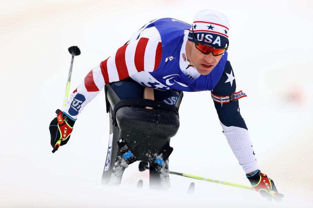 Conquering Hills: The Incredible Story of Navy SEAL and Paralympic Champion Dan Cnossen