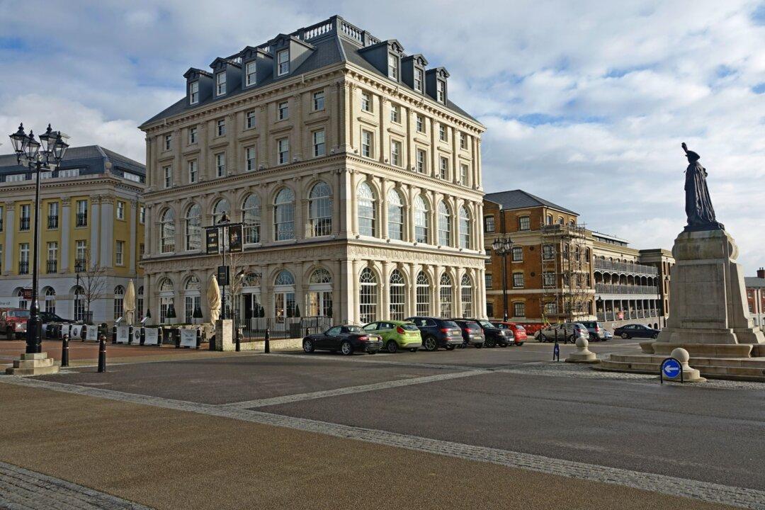 Poundbury: Formal Classicism Bonds With Local Tradition