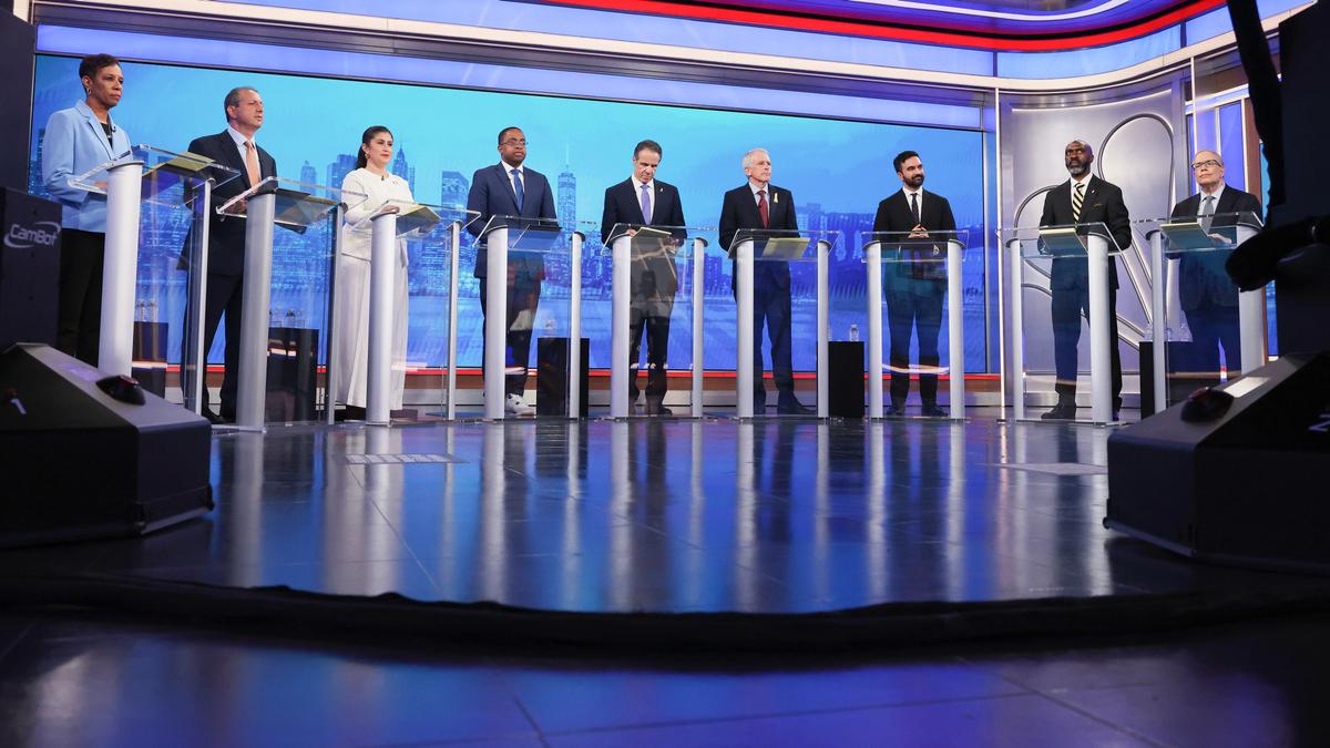 Schumer Declines to Endorse in NYC Mayor’s Race as AOC Backs Mamdani, Ex-Mayor Bloomberg Supports Cuomo