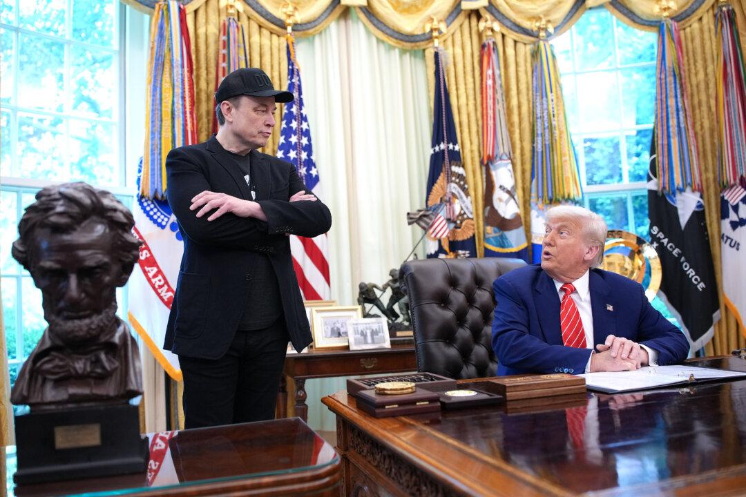 Trump Says He Believes Elon Musk’s Third Party Would Benefit Him