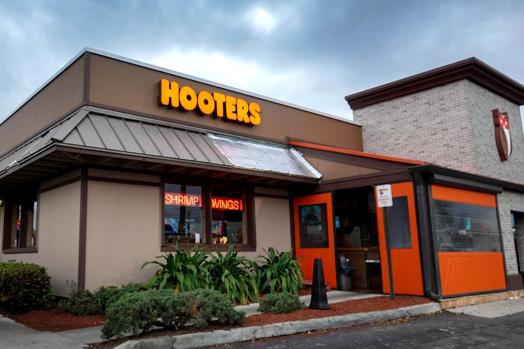 Hooters Abruptly Closes Dozens of Restaurants Amid Bankruptcy