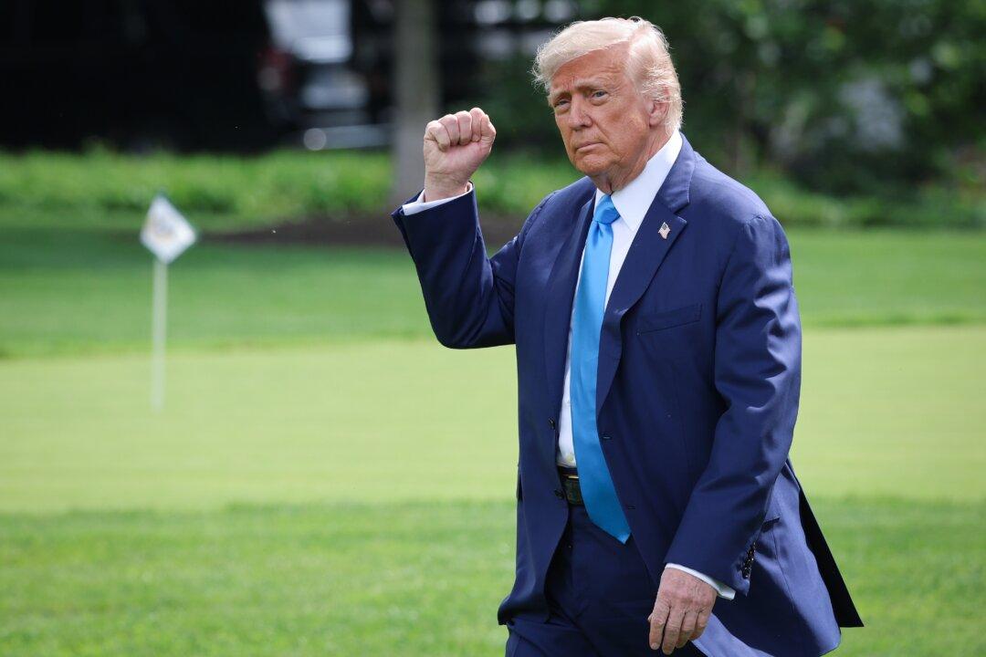 Trump Signs Order Amending Parts of Biden, Obama Cybersecurity Orders