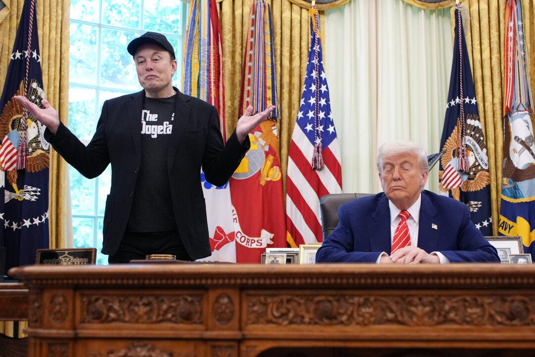 Trump Administration Agrees to Use Elon Musk’s AI Models