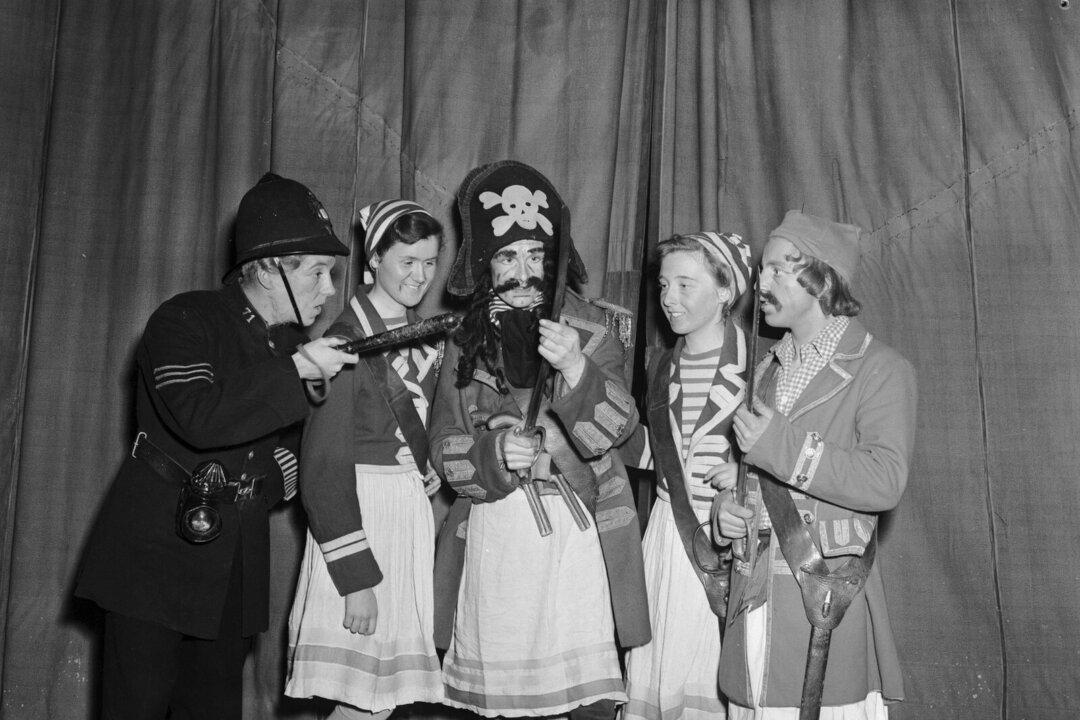Welsh schoolchildren perform Gilbert and Sullivan's "The Pirates of Penzance" in 1953. (<a href="https://commons.wikimedia.org/wiki/User:Jason.nlw">Jason.nlw</a>/<a href="https://creativecommons.org/licenses/by-sa/4.0/deed.en">CC BY-SA 4.0</a>)