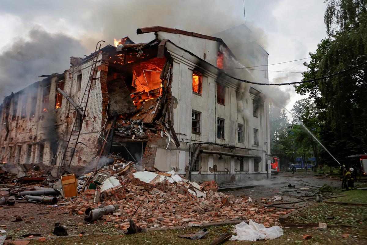Flights Briefly Grounded in Moscow, St. Petersburg after Ukrainian Drone Attacks