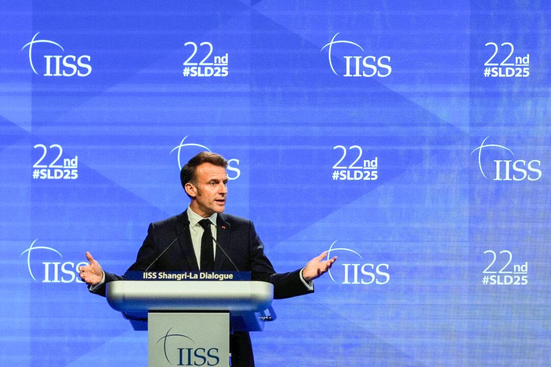 Macron Calls for EU-Wide Social Media Ban for Under-15s After Fatal School Stabbing