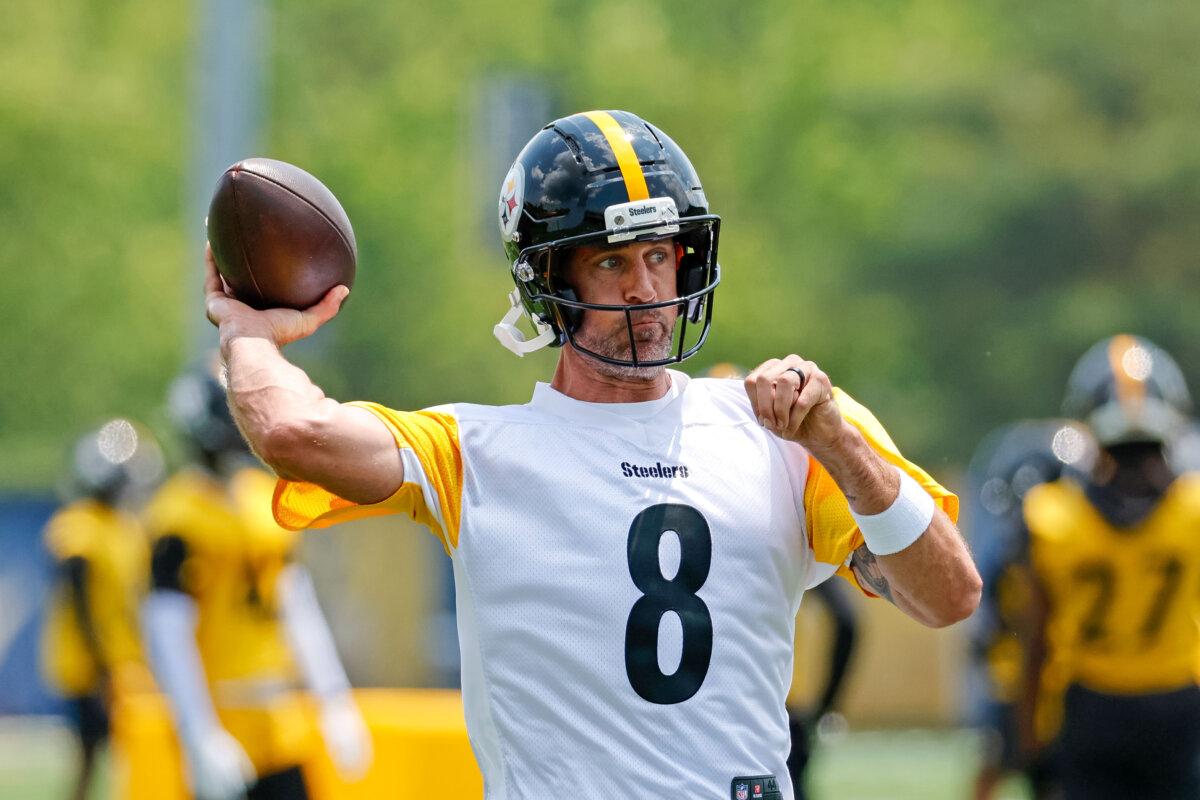 Aaron Rodgers #8 of the Pittsburgh Steelers in action during Minicamp at UPMC Rooney Sports Complex in Pittsburgh, Pa., on June 10, 2025. (Justin K. Aller/Getty Images)