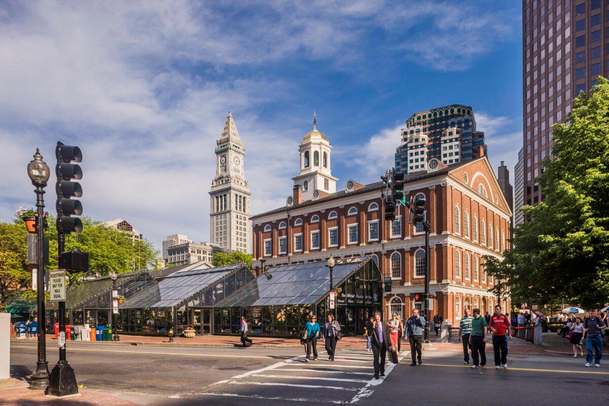 波士顿的法尼尔厅(Faneuil Hall),是当地一处热门集市和购物中心。(Maremagnum/Getty Images)