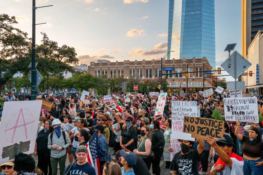 Texas Governor Deploys 5,000 National Guard Ahead of Planned Protests on Saturday