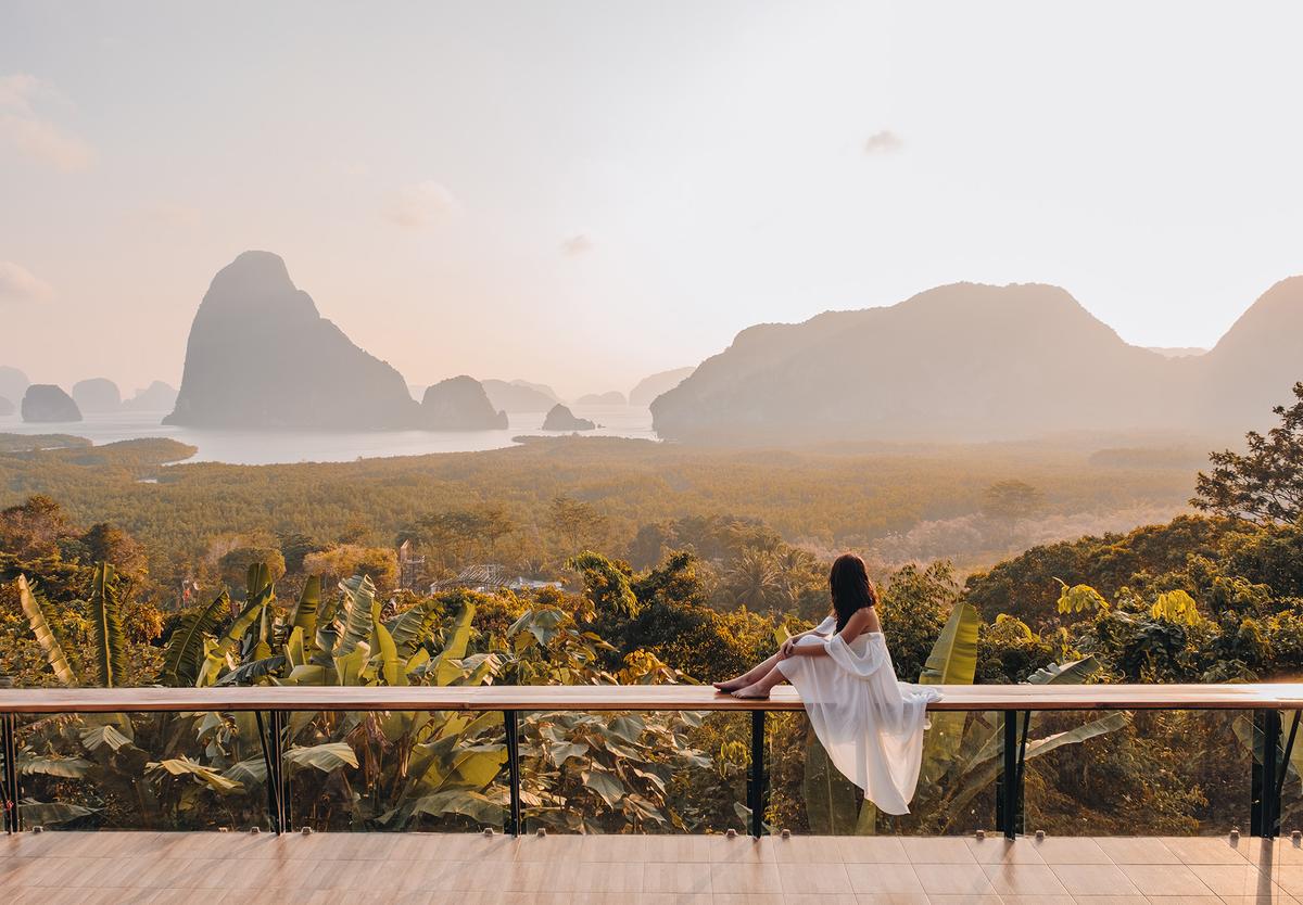 Thorough research is key to avoiding tourist traps and sticking to your budget while abroad. (nuu_jeed/Shutterstock)