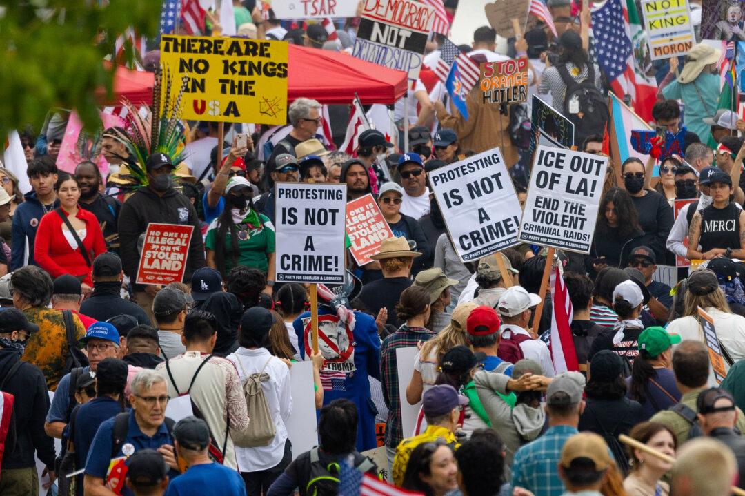 ‘No Kings’ Rallies Across US Protest Against Trump Agenda