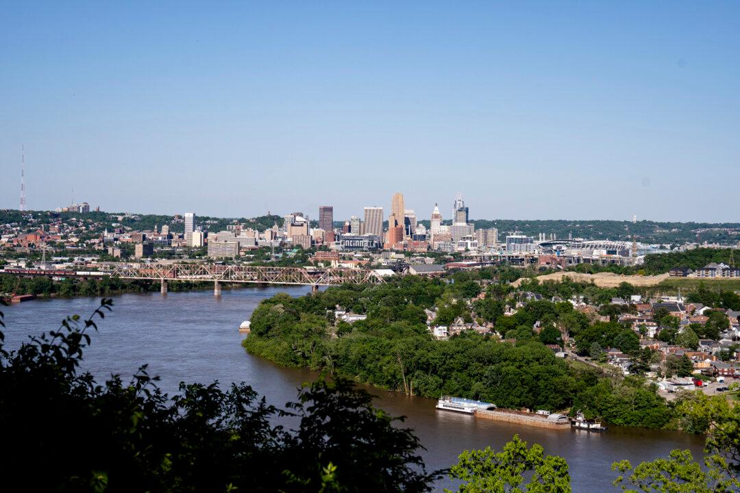 Third-Floor Balcony in Cincinnati Collapses, Sending 10 People to the Hospital
