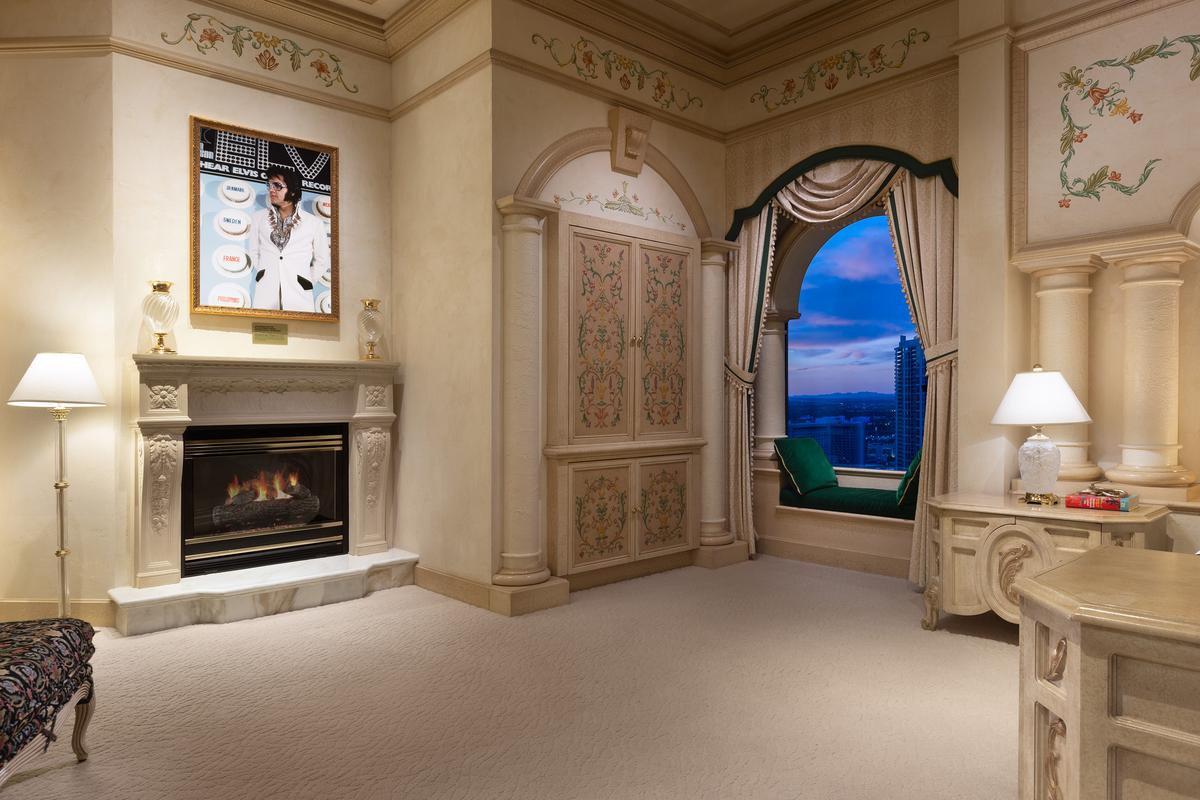 Cozy up to Elvis’ Las Vegas History in This $20,000 (Per Night) Suite