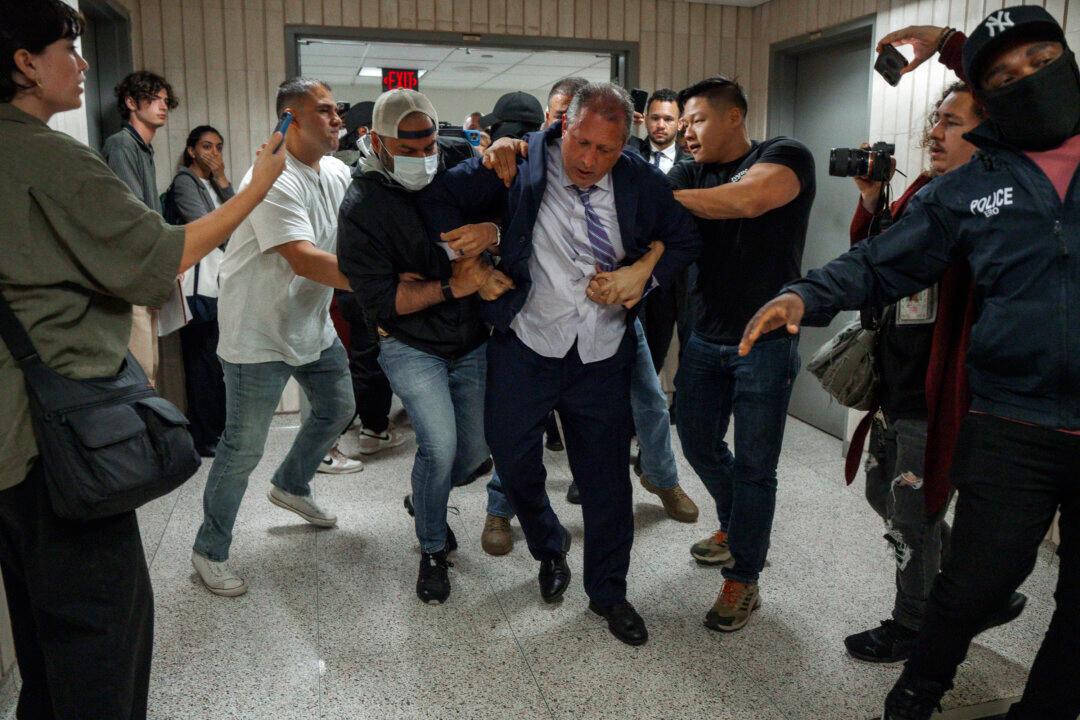 NYC Mayoral Candidate Brad Lander Released After Arrest by ICE