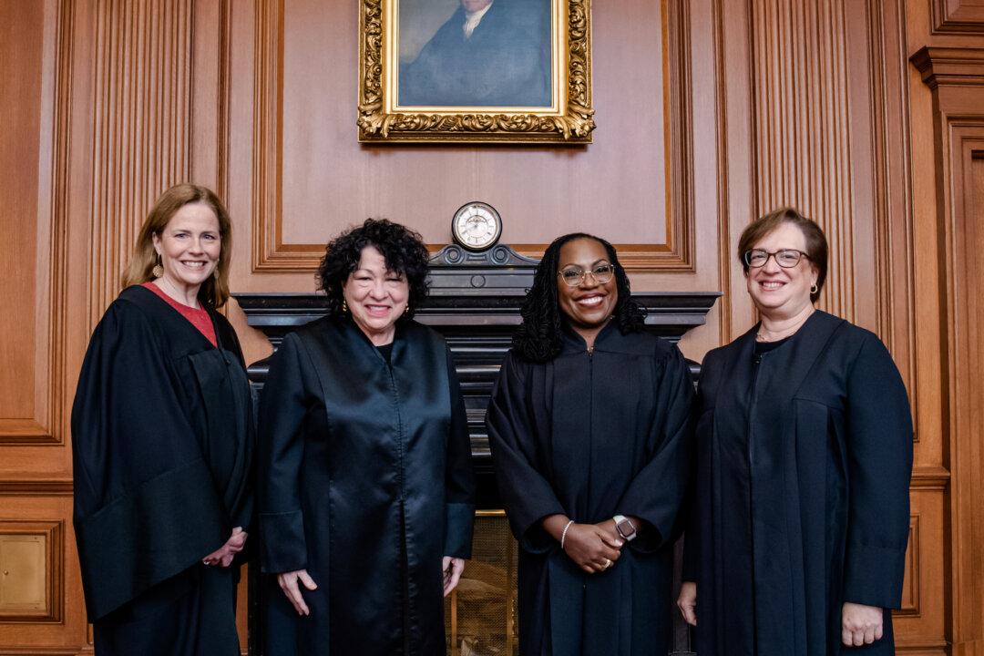 Justices Amy Coney Barrett, Sonia Sotomayor Weigh In on Presidential 3rd-Term Talk