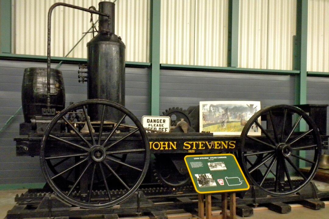 A replica of the 1825 steam engine that John Stevens built. (Public Domain)