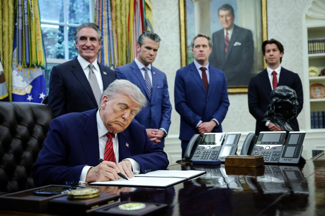 Trump Signs Executive Order to Lift Sanctions on Syria