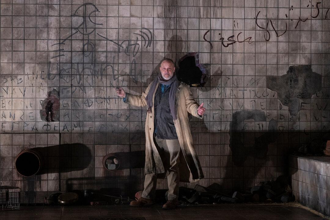 ‘An Iliad’: A One-Man Triumph at the Court Theatre