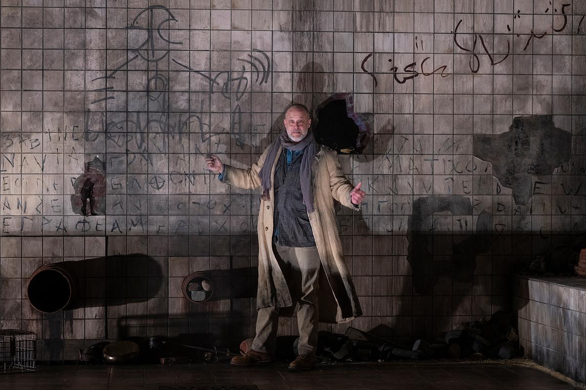 ‘An Iliad’: A One-Man Triumph at the Court Theatre